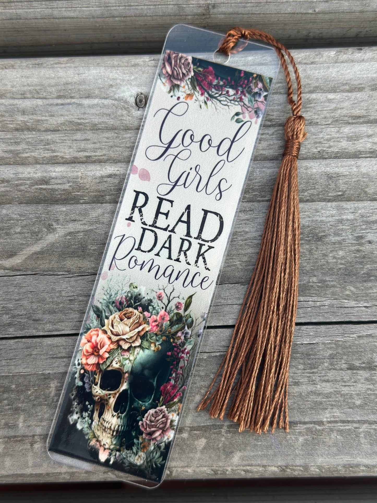 Good girls read dark romance, boekenlegger